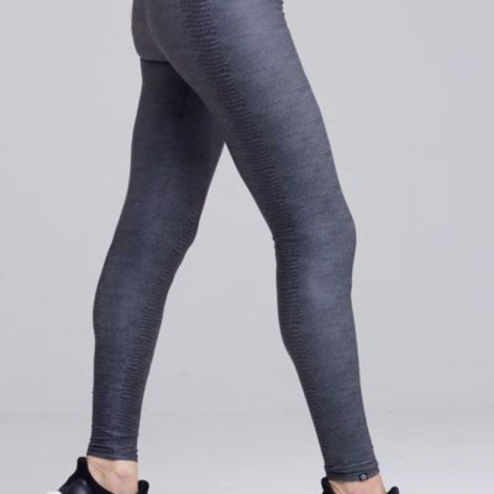 Onzie High Waist Snake Print Leggings - Charcoal